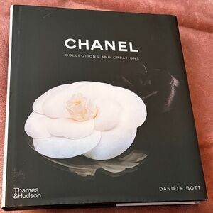 CHANEL Black and White Collections Book